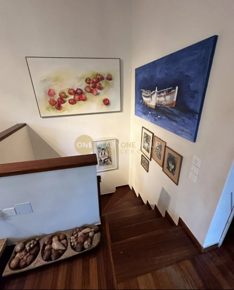 Pièces - Modernised Mezzanine in Dionysos Centre