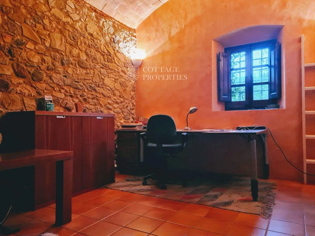 Studio - Rustic Estate with Masia in Llagostera