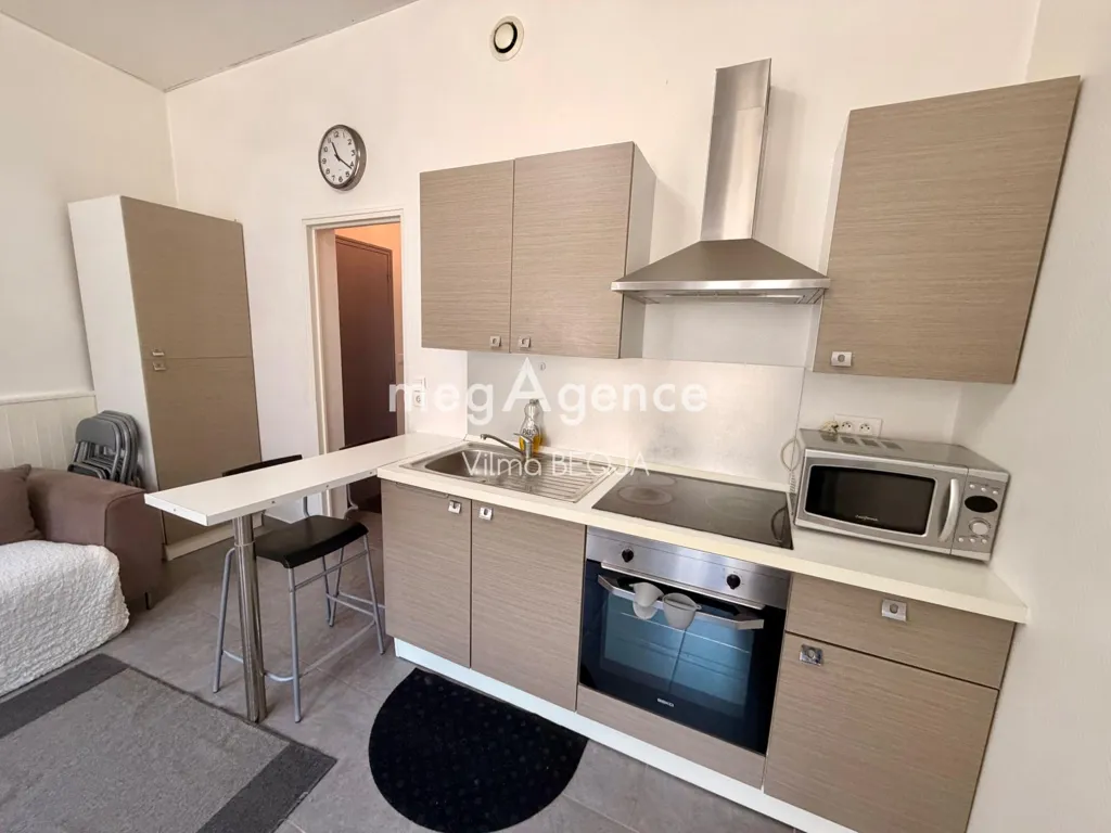 Cuisine - Appartement Meublé à Sens, Rue Commerçante