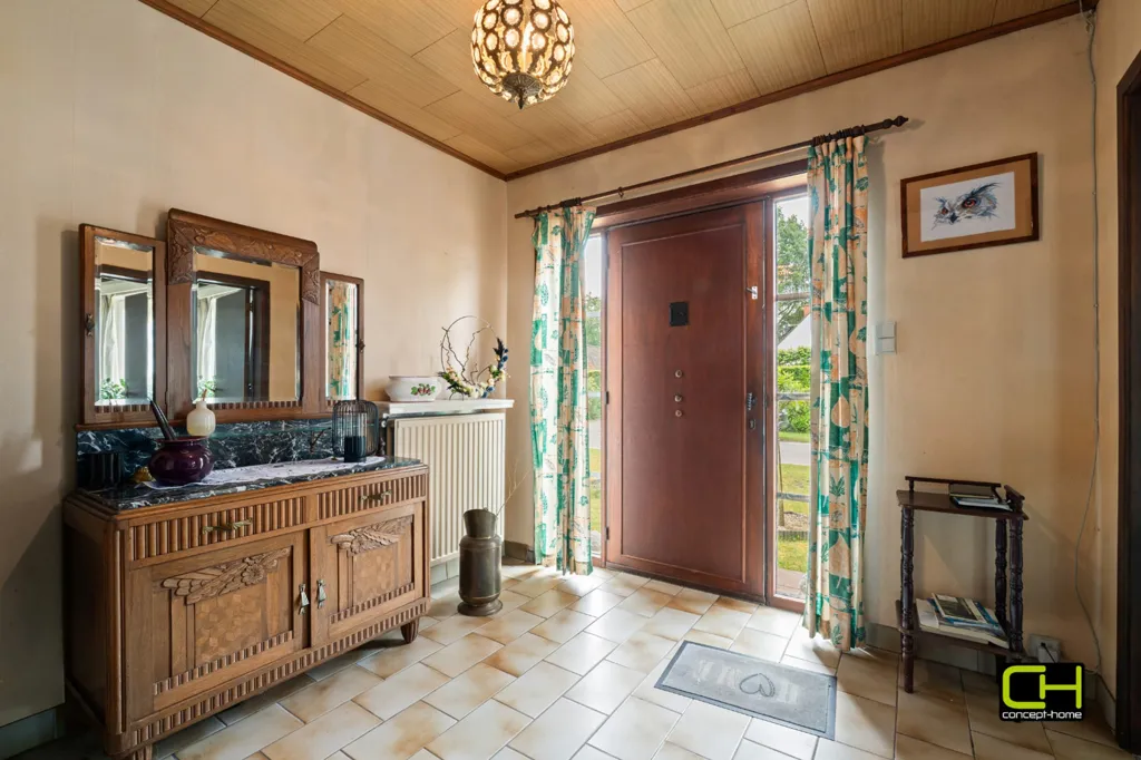 Bathrooms - Spacious House with West-Facing Garden in Zomergem