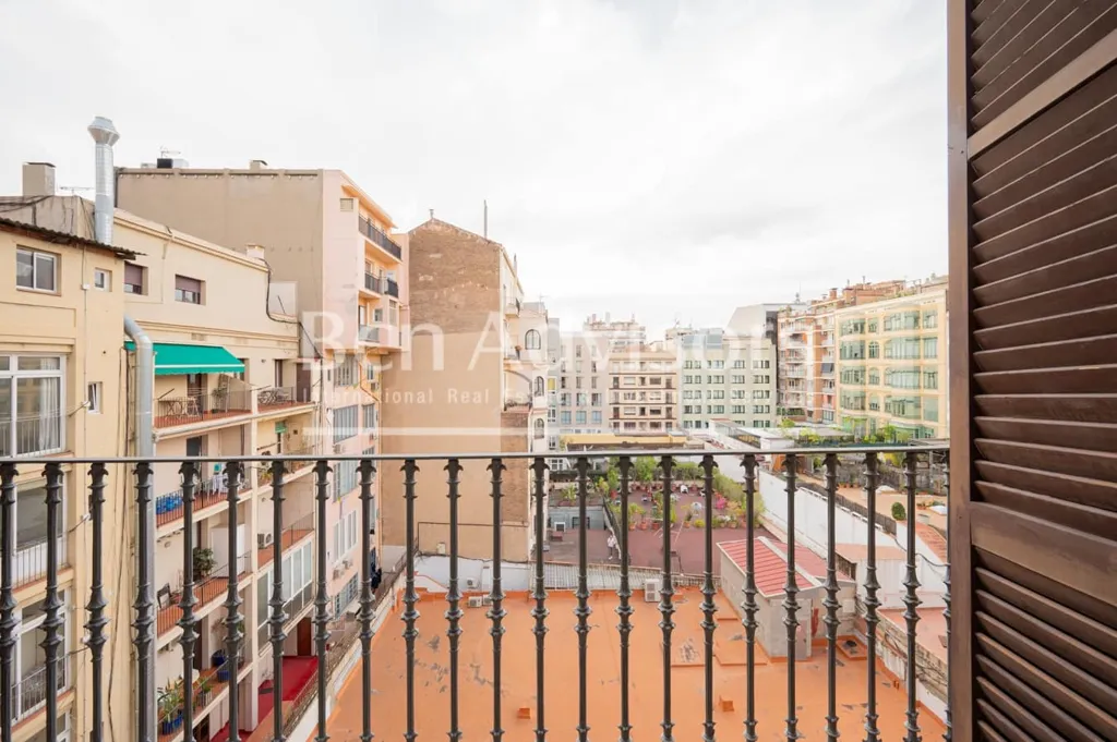 Rõdu - Renovated Apartment with Balcony in Dreta de l'Eixample