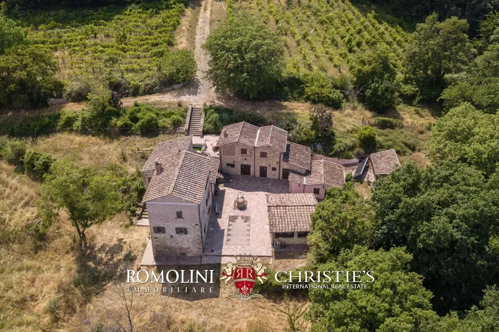 Õhuvaade - Estate with Vineyard in Anghiari, Tuscany