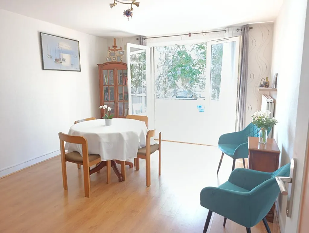 Salle à manger - Appartement 4 Pièces avec Balcon à Limeil-Brevannes
