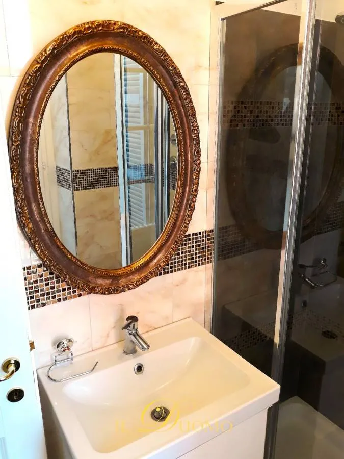 Salles de bain - Penthouse with Panoramic Views in Novara Centre