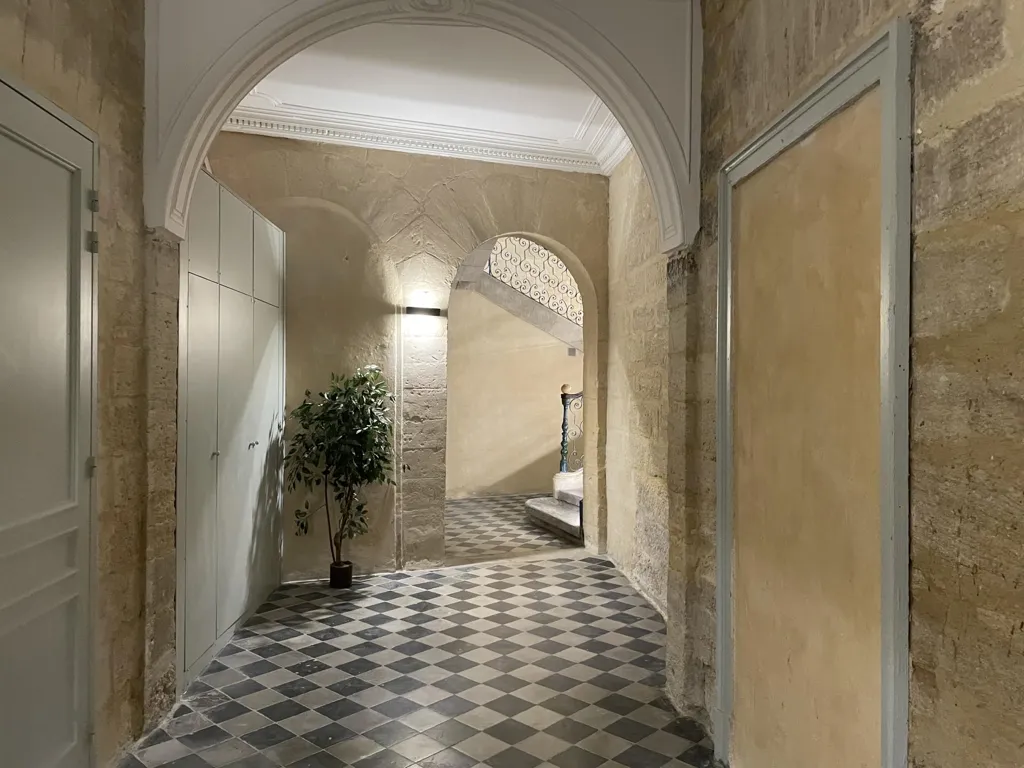 Ingresso - City Centre Apartment with Professional Use in Uzès