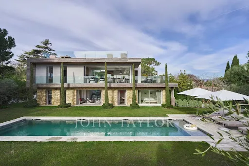 Piscine - Villa Contemporaine avec Vue Panoramique à Antibes