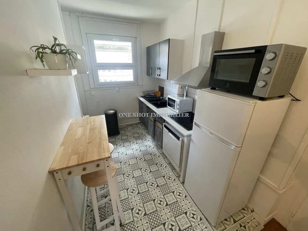 Köök - Bright 3-Bed Flat in Orléans City Centre