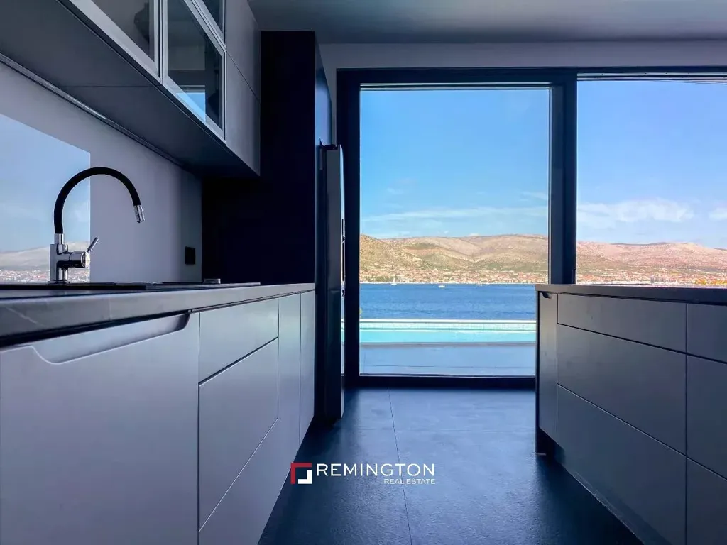 Köök - Waterfront Villa with Beach Access in Split