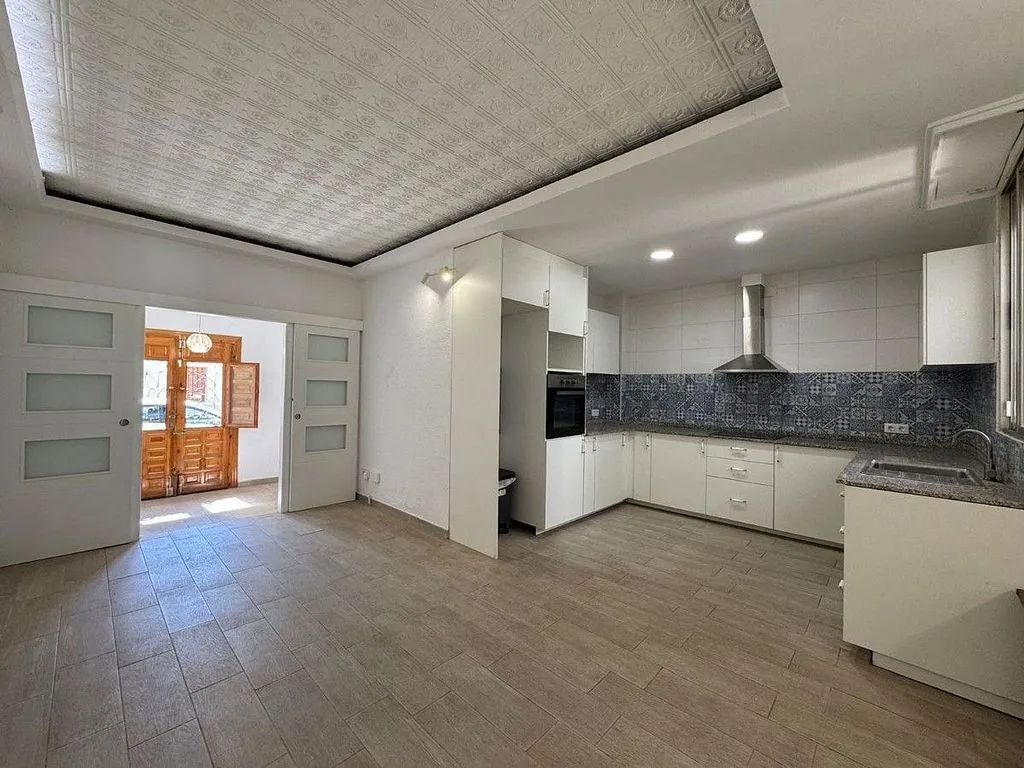Cuisine - Chalet with Terrace in Aldaia