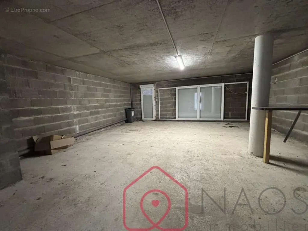 Garage - Maison Bord de Mer avec Grand Potentiel à 118 m²