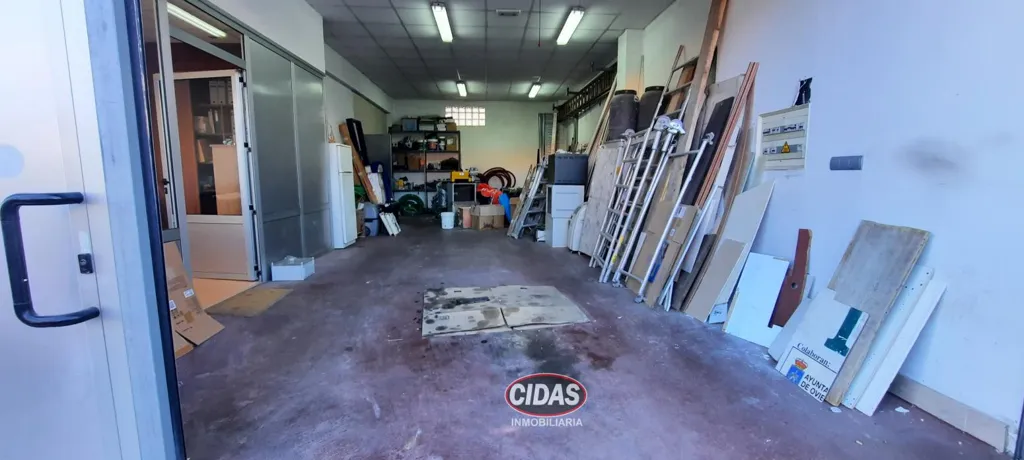 Pesuköök - Commercial Space with Parking in Oviedo