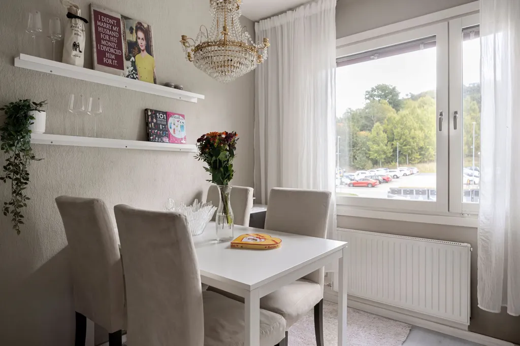 Sala da pranzo - Renovated Flat with Glazed Balcony in Solbacken