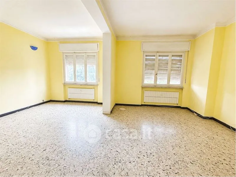 Pièces - Three-Bedroom Apartment with Balcony in Vercelli