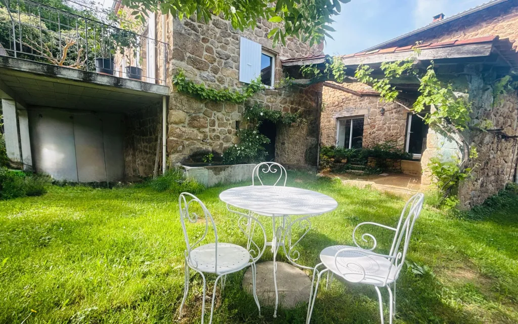 Terrasse - Maison avec Deux Habitations Indépendantes à Empurany