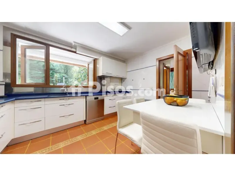 Kitchen - Independent Villa with Private Pool in Gueñes