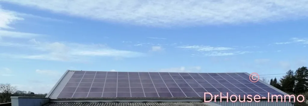 Extérieur - Bâtiment avec Panneaux Photovoltaïques à Gorron