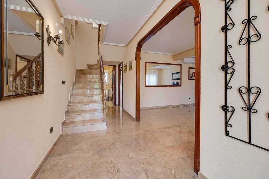 Esik - Chalet with Pool and Terrace in El Chaparral