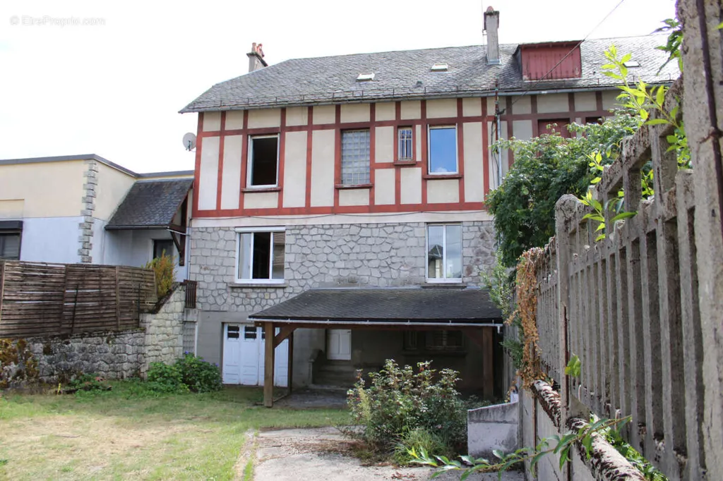 10-room house in Riom-Es-Montagnes