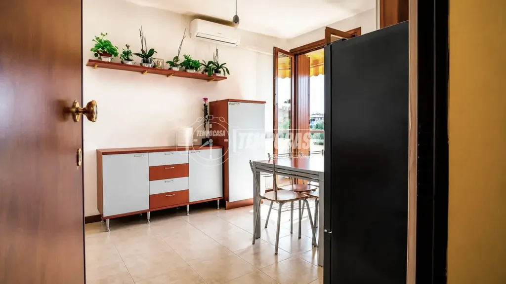 Salle à manger - Bright Triplex with Balcony in Lugana, Sirmione
