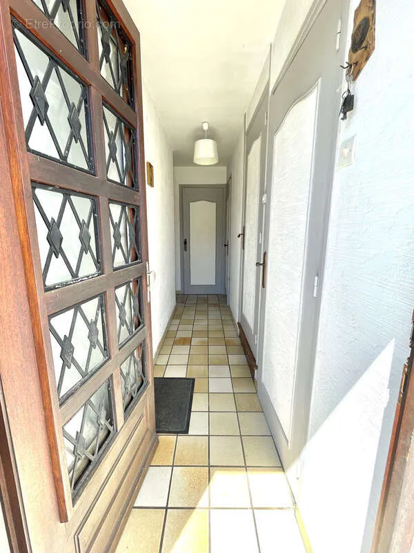 Entrée - Maison à Réinventer avec Accès Véhicules à Remicourt