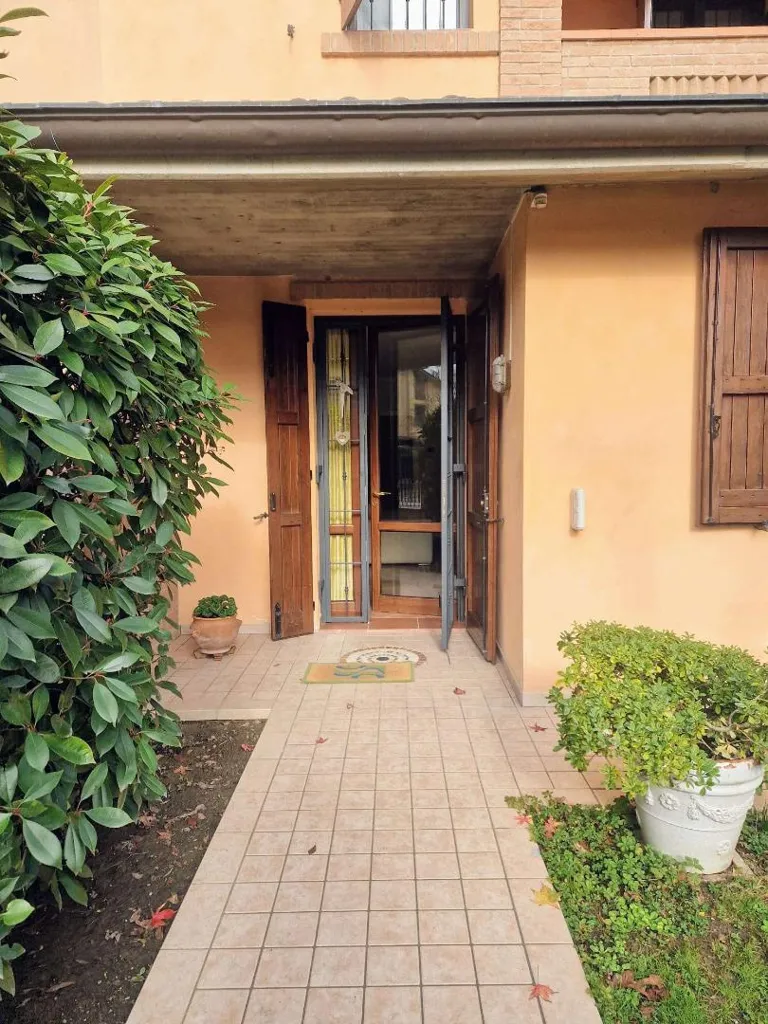 Ingresso - Corner Semi-Detached Villa with Garden in Rubiera
