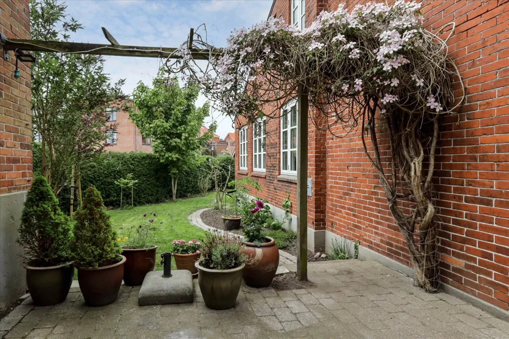 Aed - 1917 Villa with Garden in Svendborg