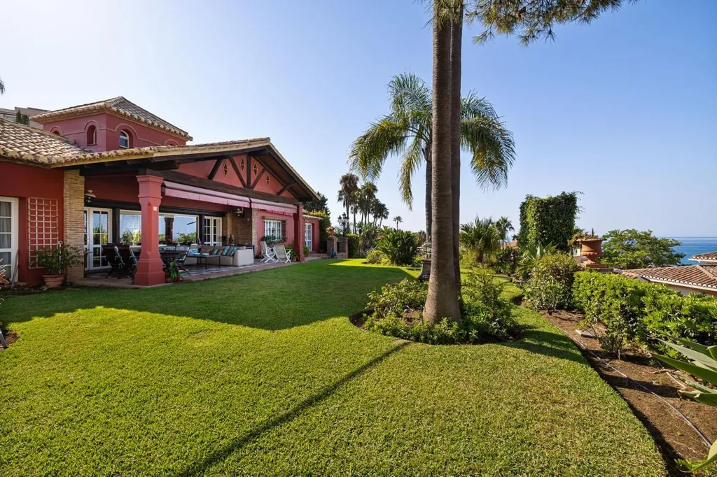 Jardin - Exclusive Villa with Private Pool in Torrequebrada
