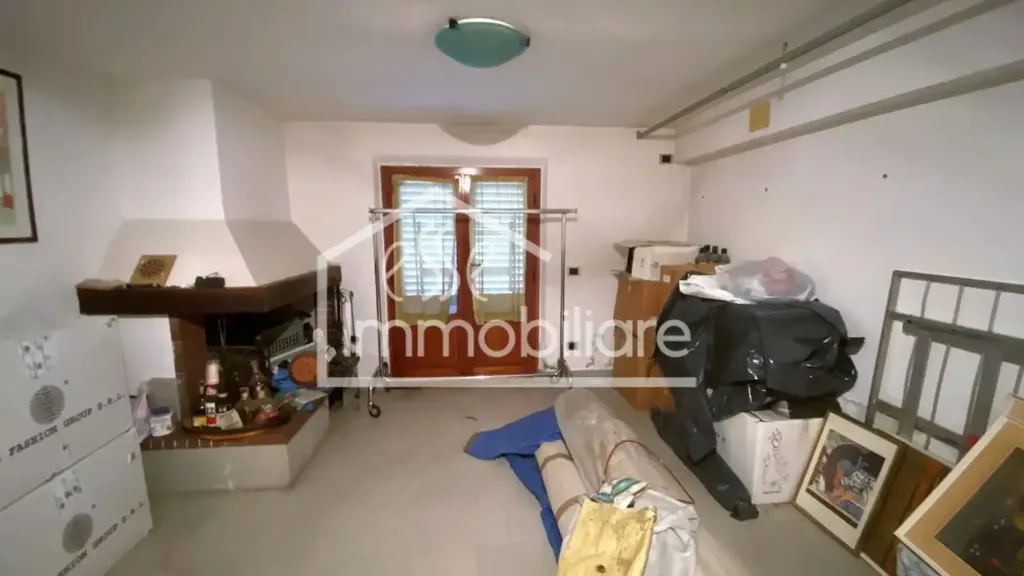 Garage - Corner Villetta with Garden in Empoli