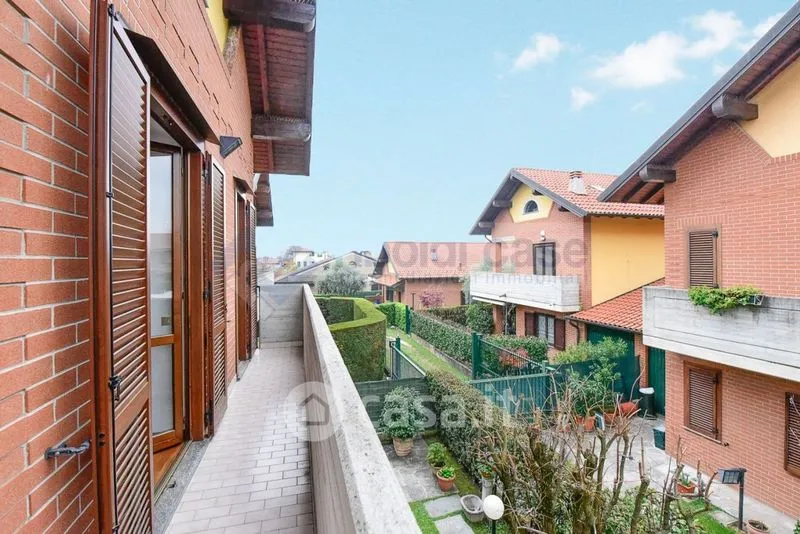 Balcone - Villa with Brickwork in Seregno