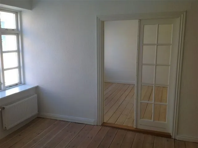 Pièces - Charming 3-Bed Flat with Garden Access in Aabenraa