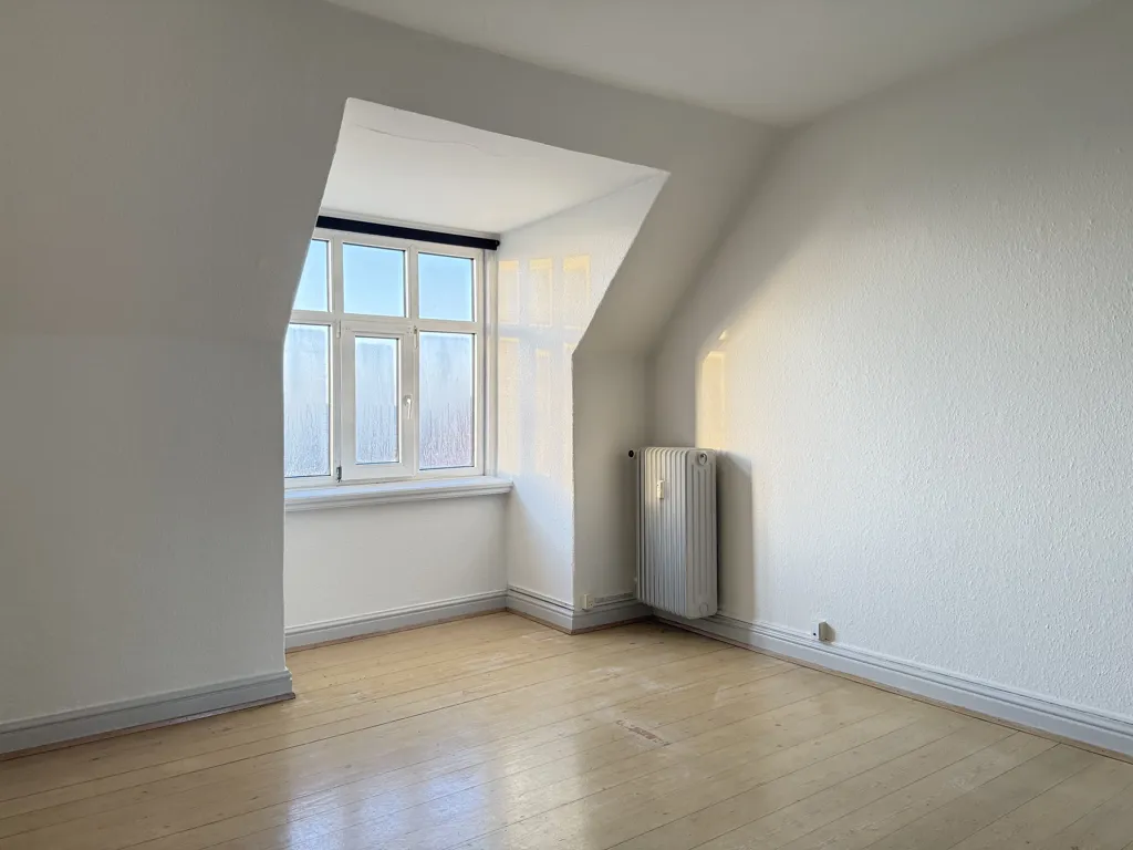 Stanze - 4-Room Apartment with Balcony in Central Location