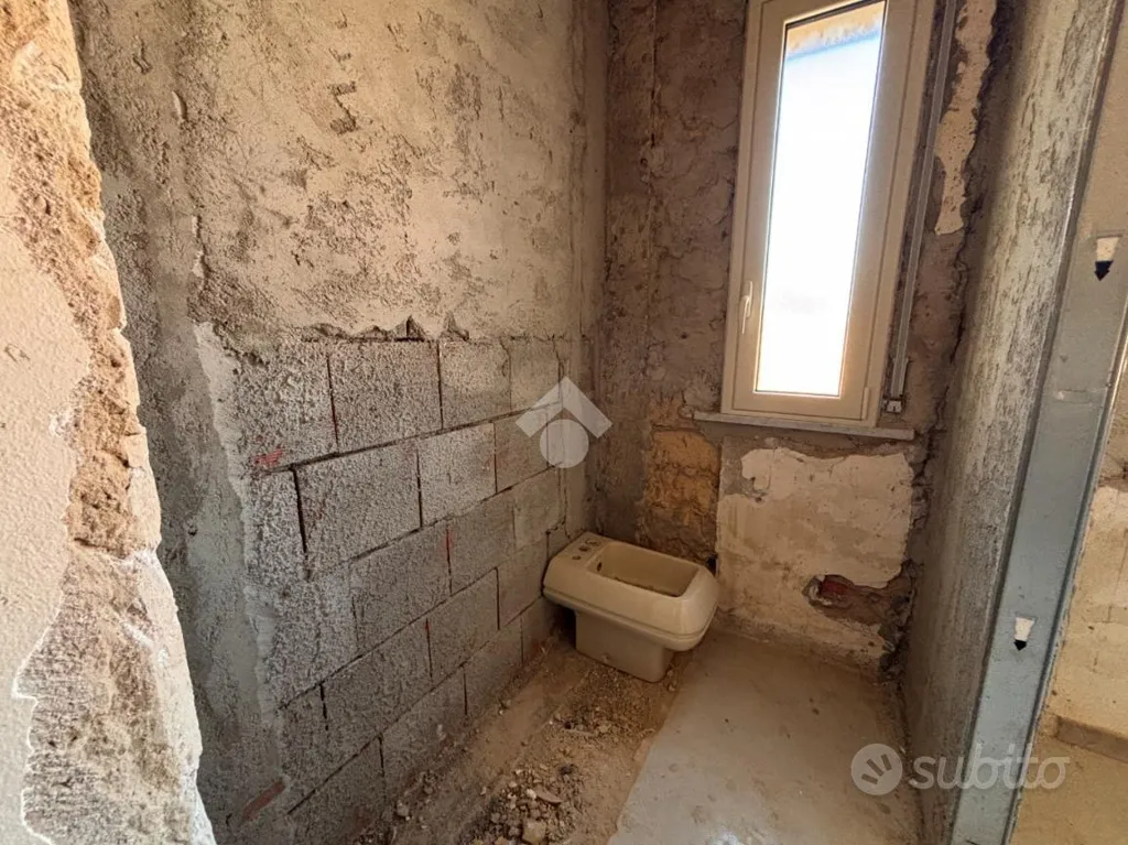 Salles de bain - Unfinished Apartment with Garden in Agrigento