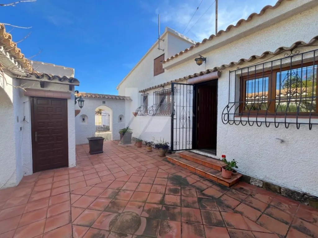Jardin - Traditional Villa with Large Plot in Cala Advocat