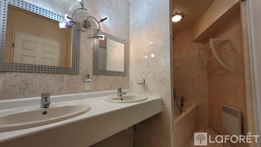 Salles de bain - Duplex avec Garage près de la Gare SNCF à Beauvais