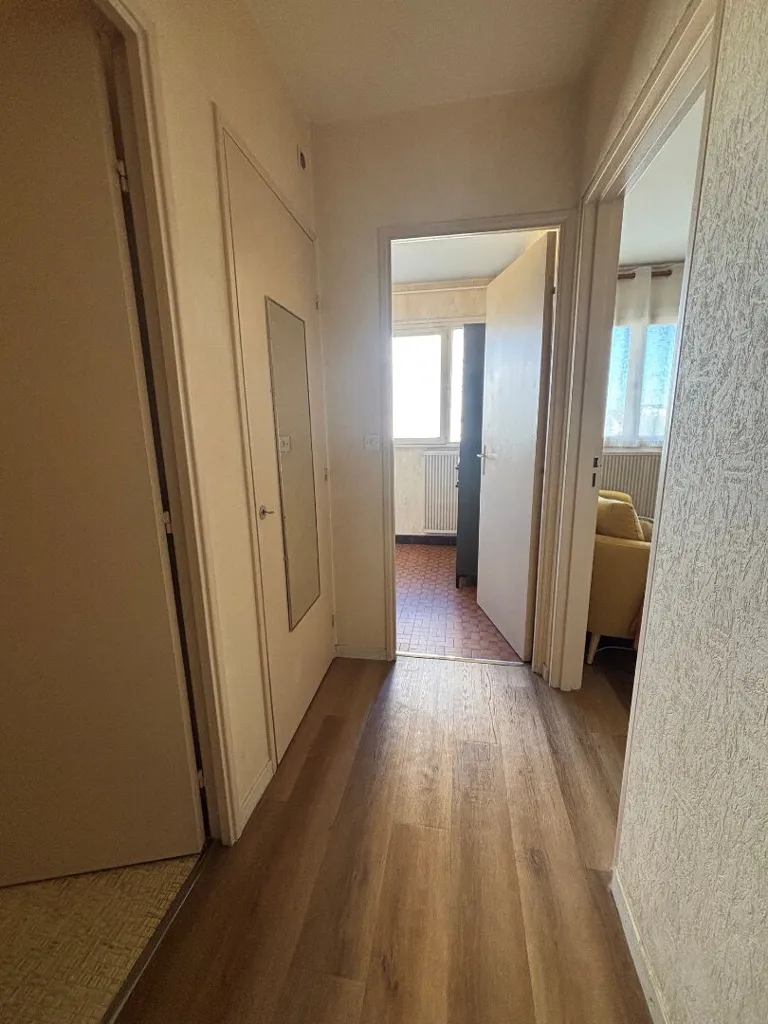 Hallway - Spacious 1-Bed Flat with Parking in Quiet Area