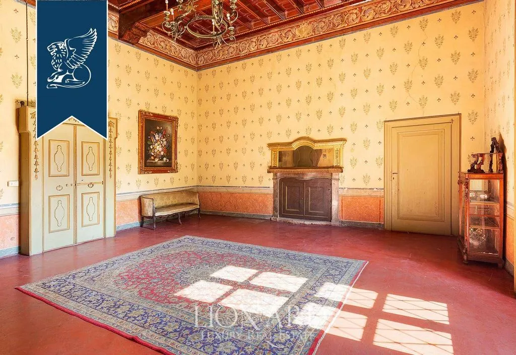 Soggiorno - 15th-Century Palace with Tower in Lombardy