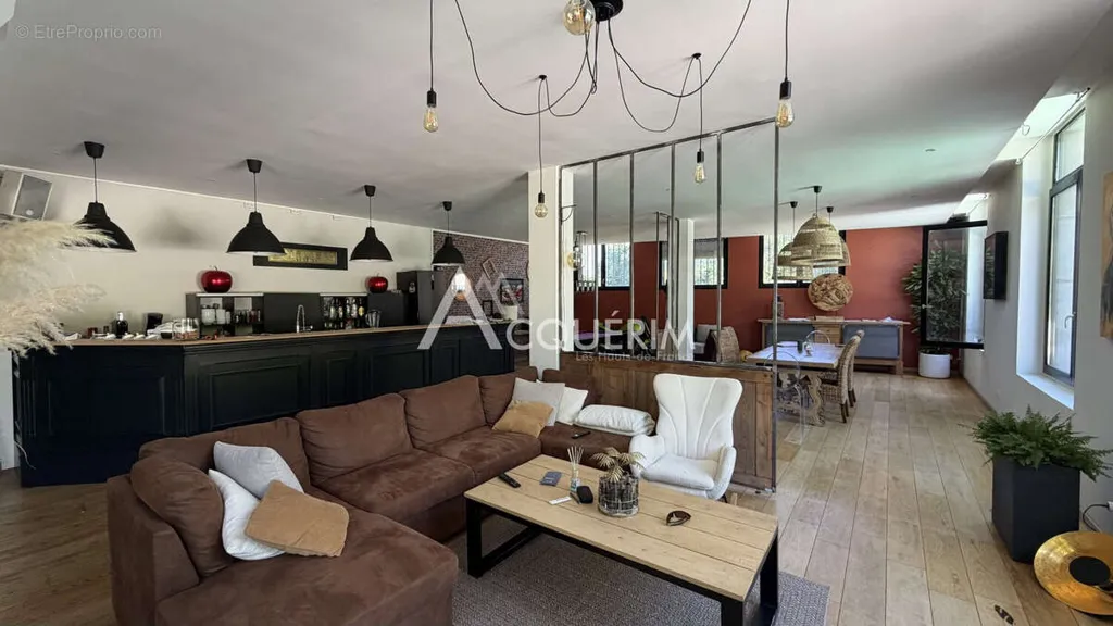 Elutuba - Luxury House with Pool in Carvin