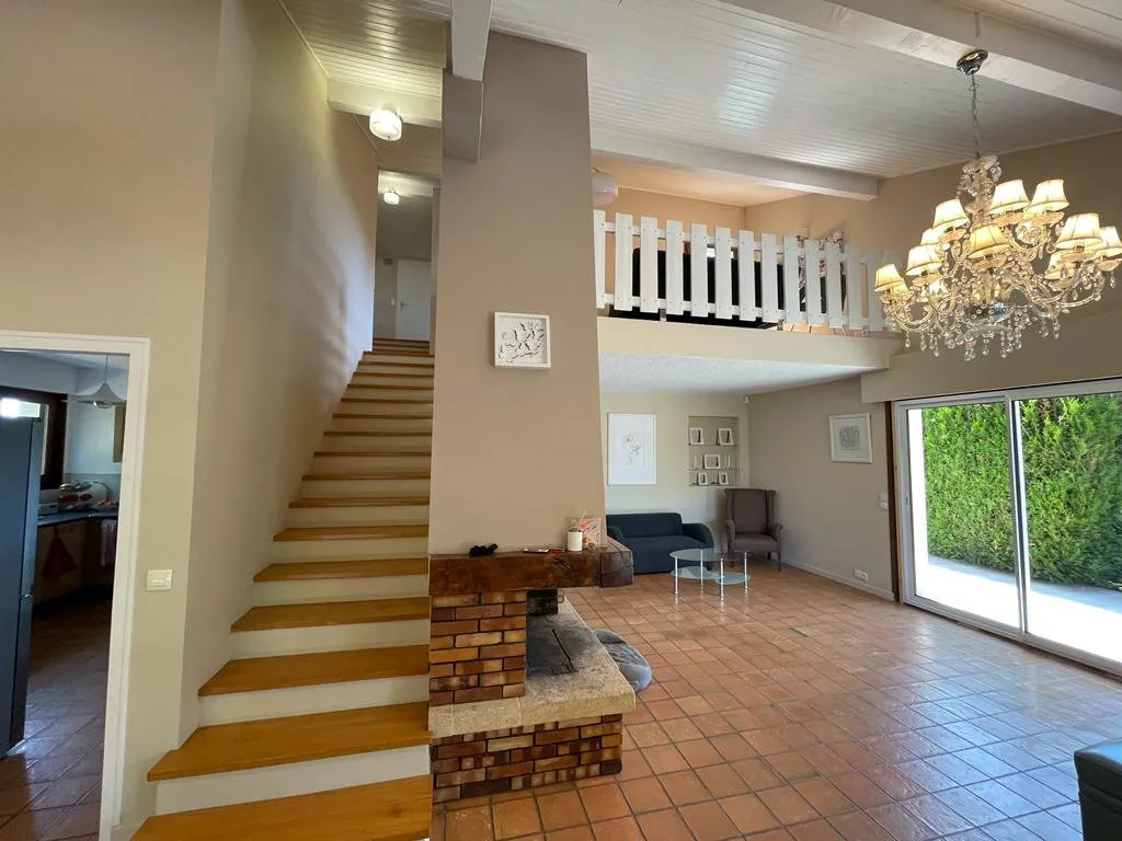Elutuba - Architectural House with Garden in Sciez