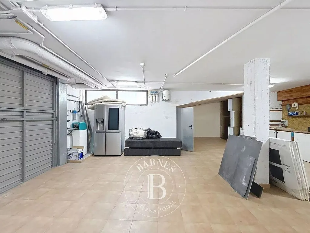 Garage - Luxury House with Pool in Santa Susanna