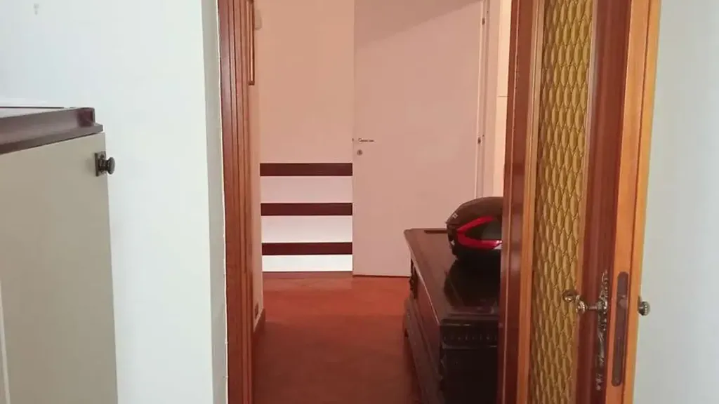 hallway_entrance