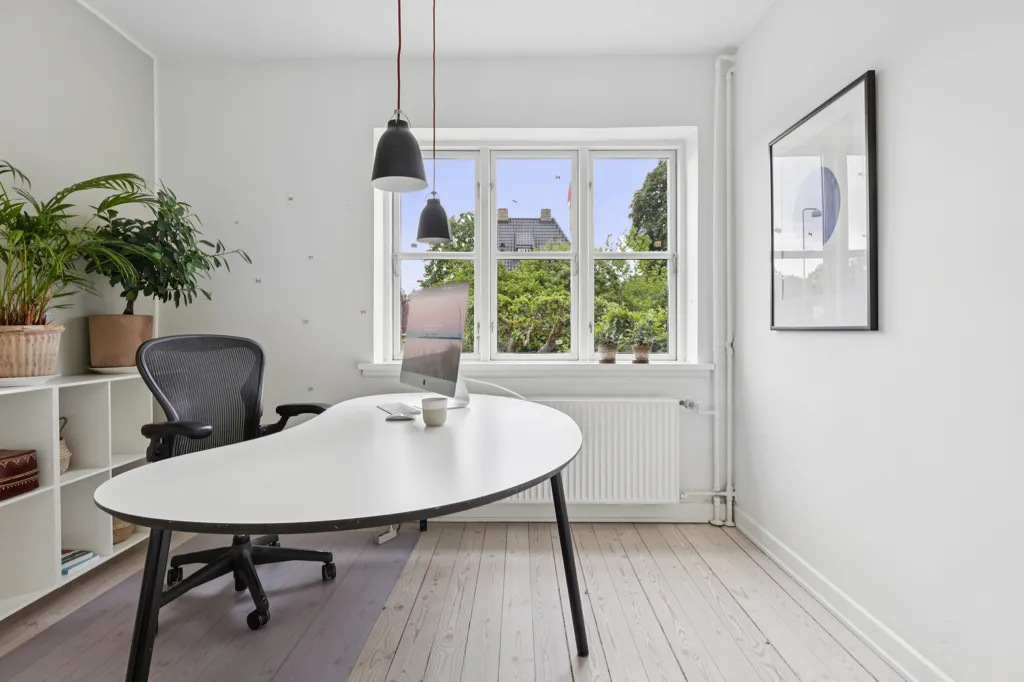 Bureau - Classical Villa with Architect-Designed Garden in Odense