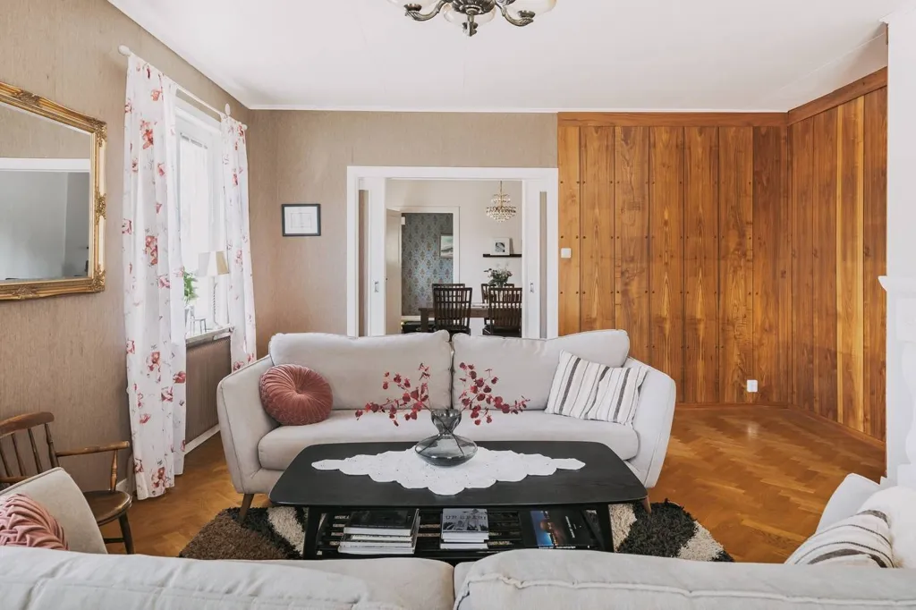 8-room house in Töreboda kommun