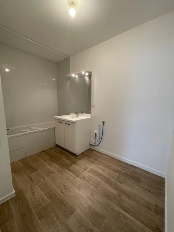 Vannitoad - Garden Flat with Terrace in Bourgoin-Jallieu