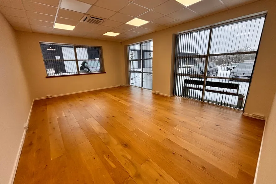 Toad - Office Space with Parking in Odense C