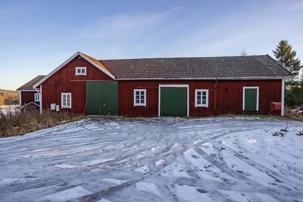 Exterior - Well-Maintained Farmhouse with Stables in Västernorrland