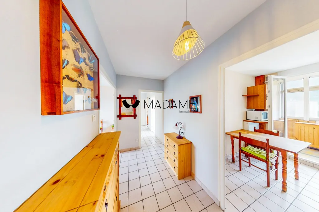 Esik - Apartment with Balcony in Saint-Martin-d'Hères