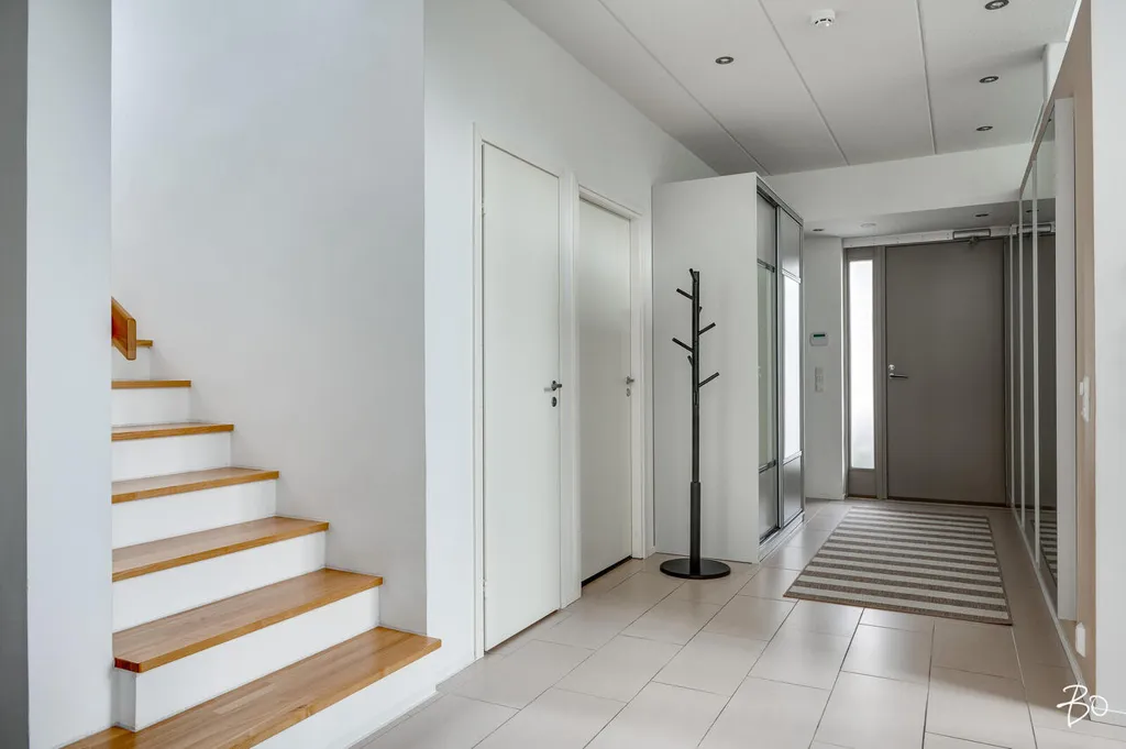 hallway_entrance