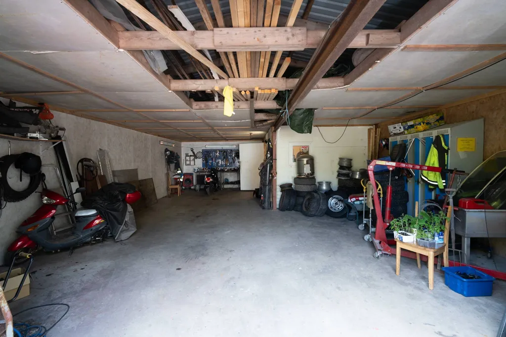 Garage - Cottage with Large Plot in Brastad