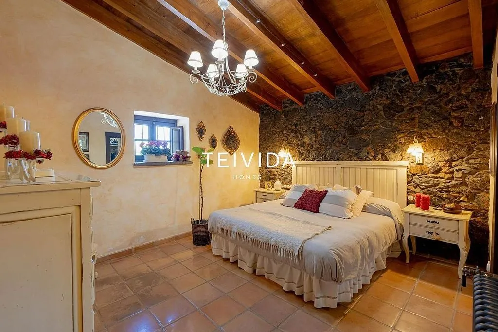 Bedrooms - Villa with Pool and Bodega in El Rosario