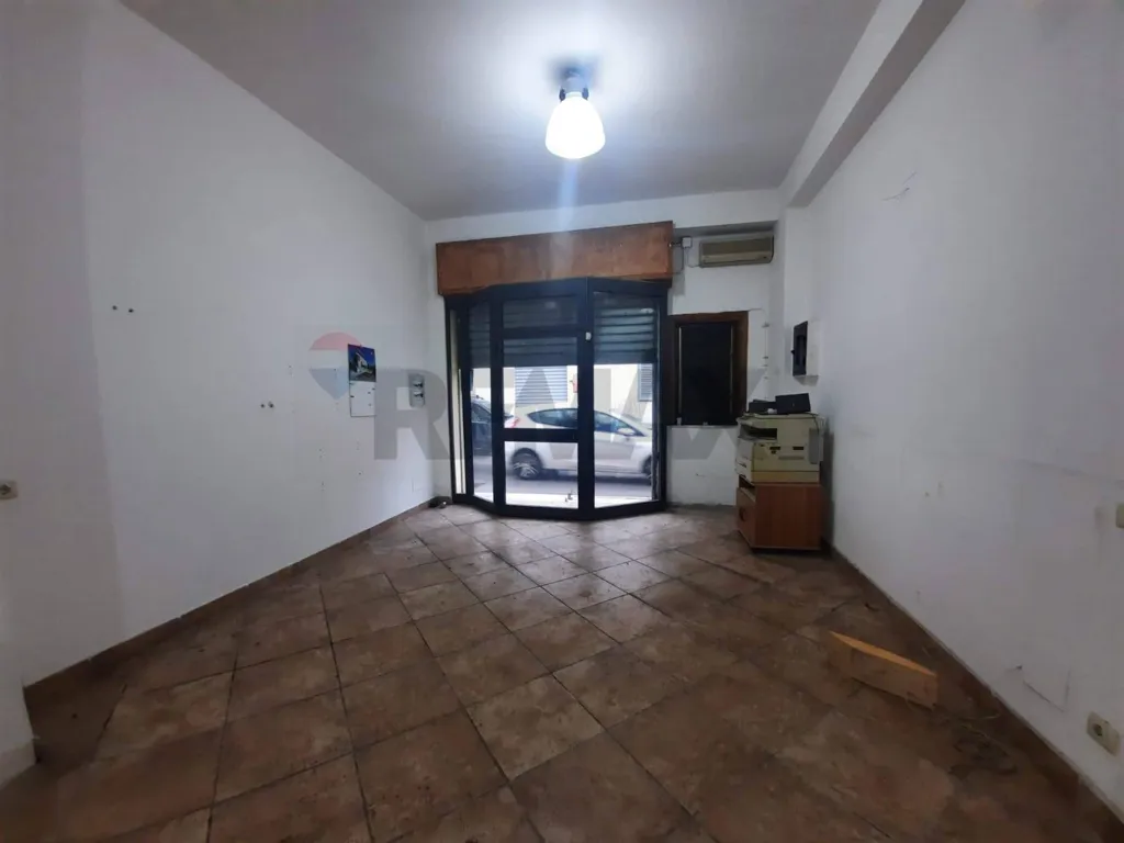 Rooms - Warehouse with Commercial Potential in Bagheria